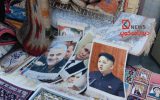 تابلو فرش هایی با تصاویر رهبر کره شمالی و رییس جمهور روسیه در مغازه های اطراف خانه های تاریخی کاشان‼️