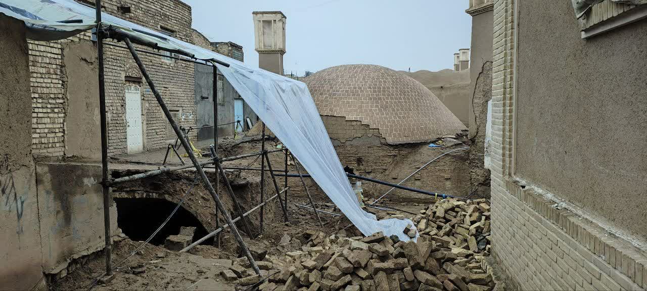 تخریب بخشی از سقف راه پله ورودی اصلی شهر زیر زمینی نوش آباد